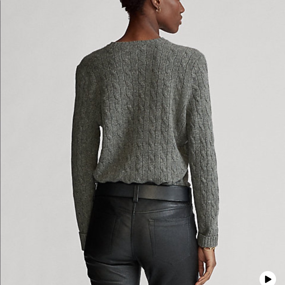 Cable knit sweater in gray